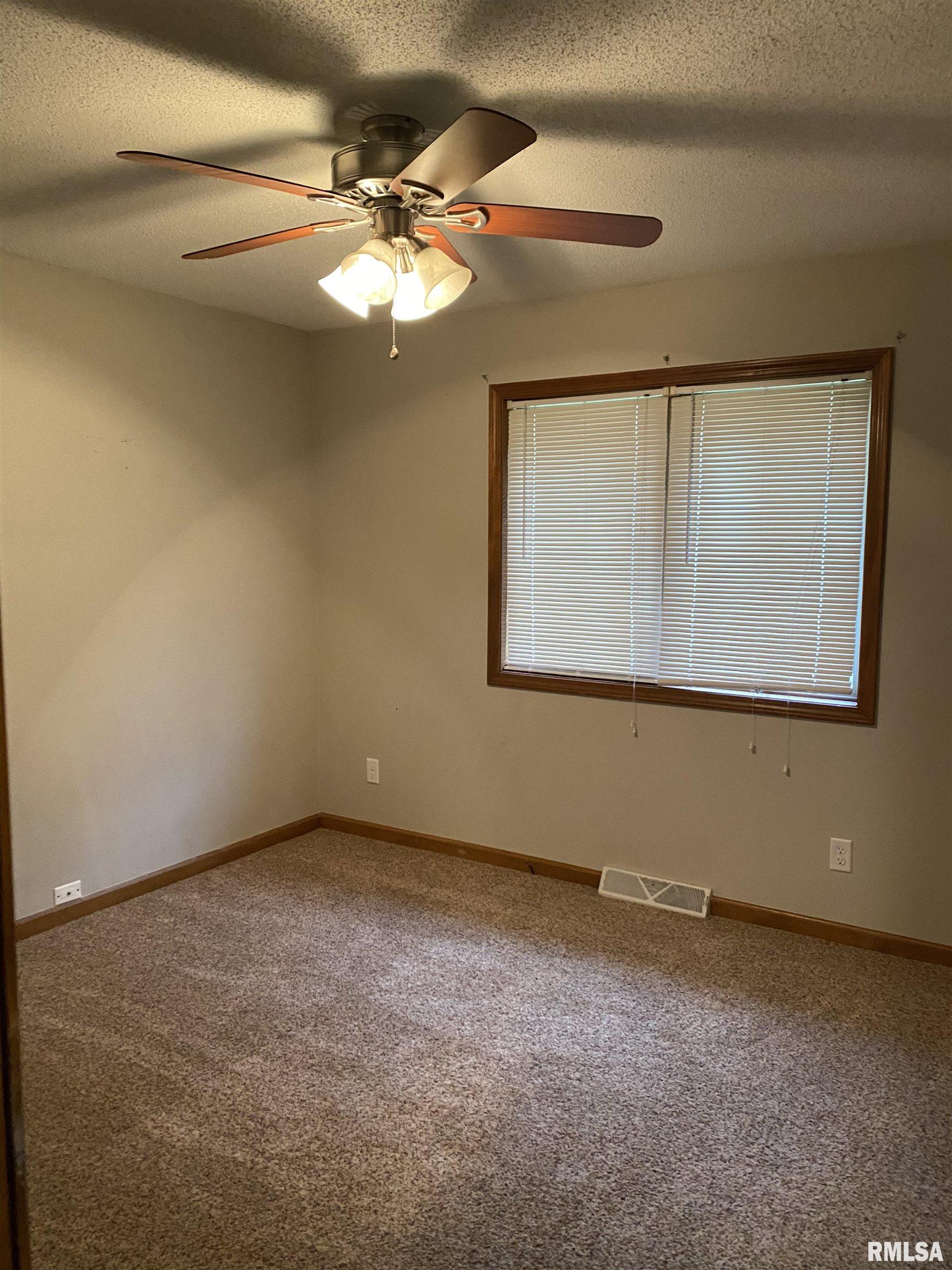 4020-4022 Oakbrook Court Springfield, IL 62711 - Photo 11 of 14 Gallery Image 11