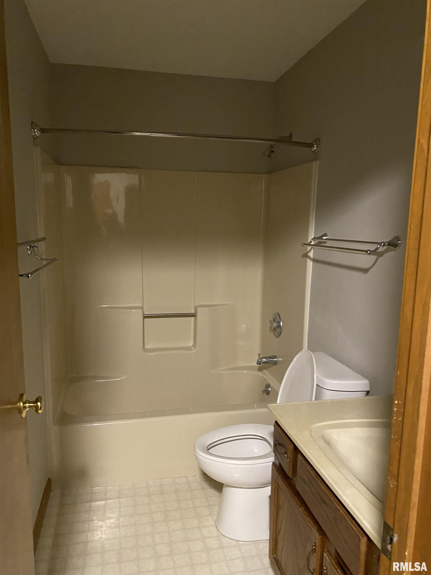 4020-4022 Oakbrook Court Springfield, IL 62711 - Photo 12 of 14 Gallery Image 12