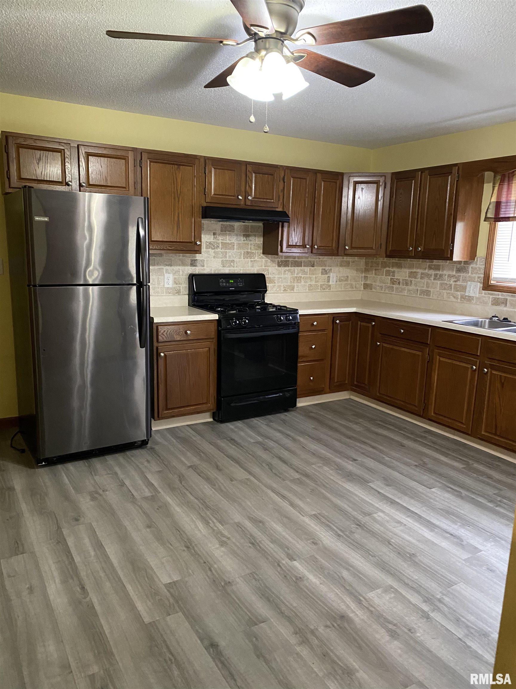 4020-4022 Oakbrook Court Springfield, IL 62711 - Photo 4 of 14 Gallery Image 4