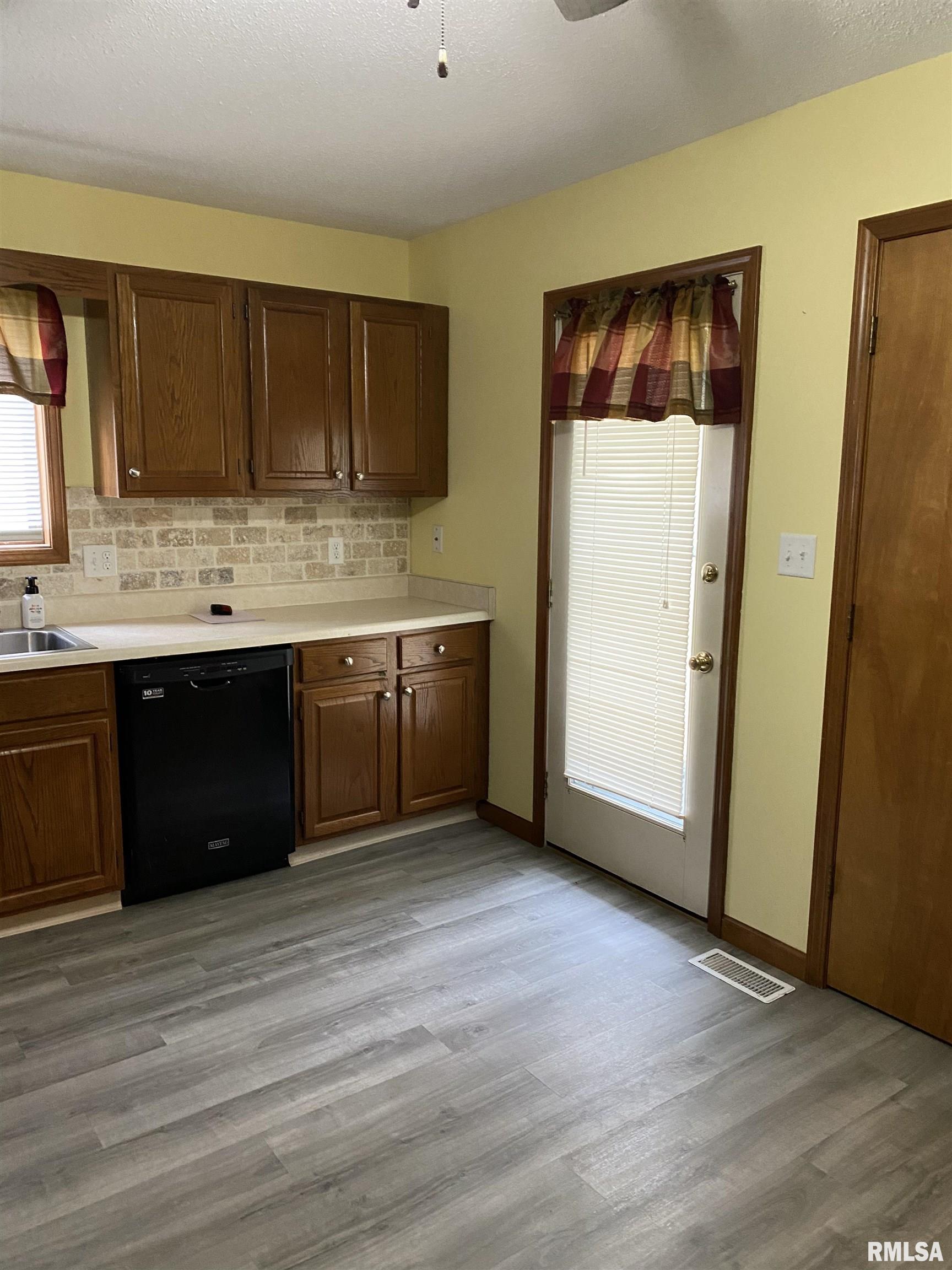 4020-4022 Oakbrook Court Springfield, IL 62711 - Photo 5 of 14 Gallery Image 5