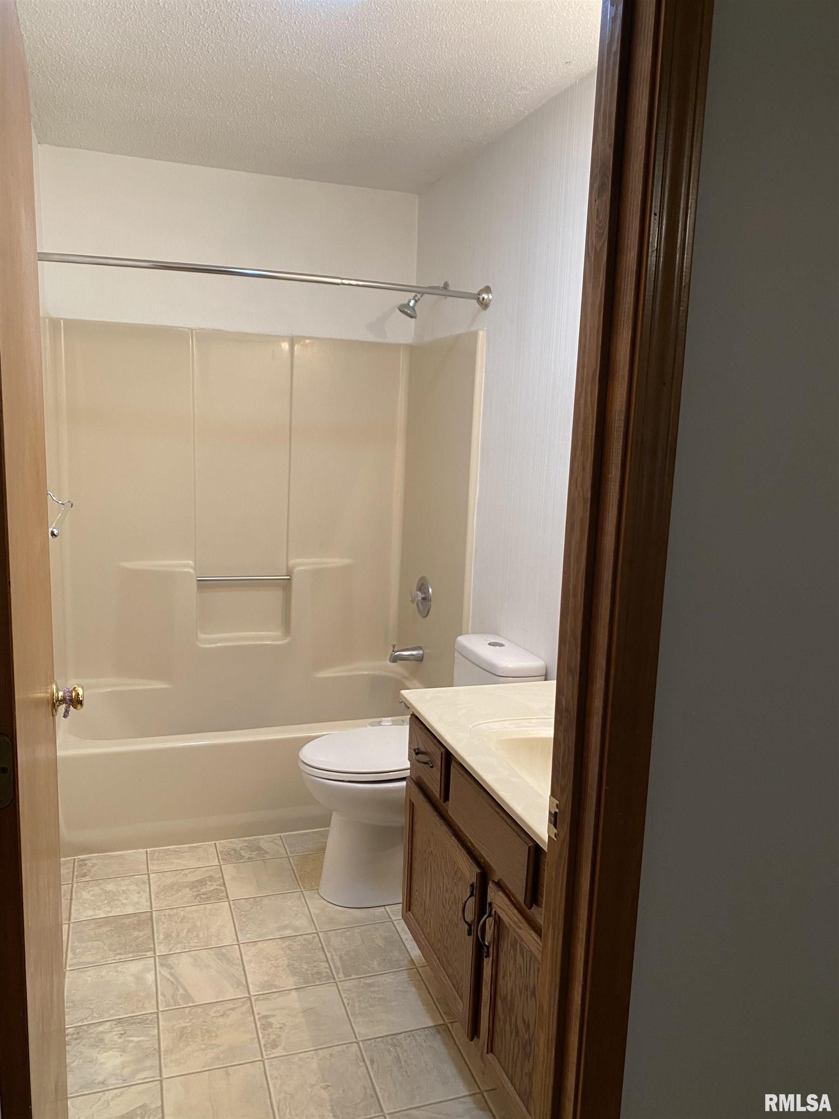 4020-4022 Oakbrook Court Springfield, IL 62711 - Photo 8 of 14 Gallery Image 8