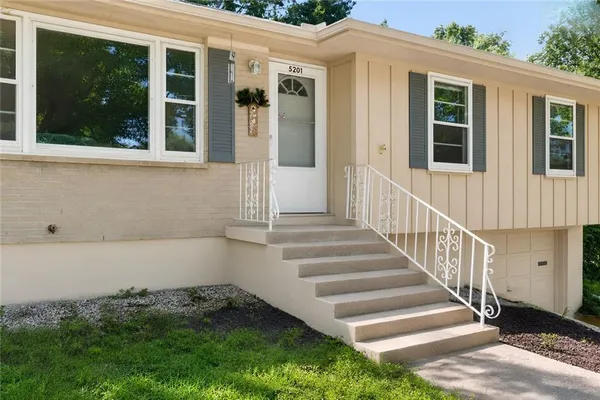 $185,000 | 5201 Overton Circle, Kansas City, MO 64133