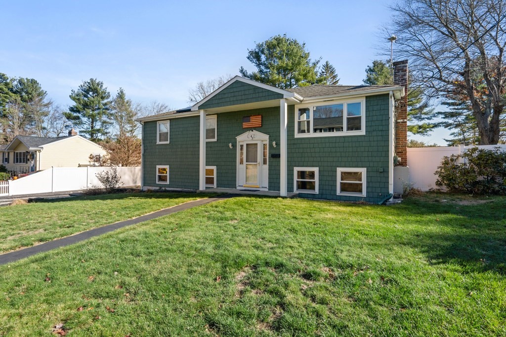 43 Standish Road Bellingham, MA 02019 - Photo 3 of 41 Gallery Image 3