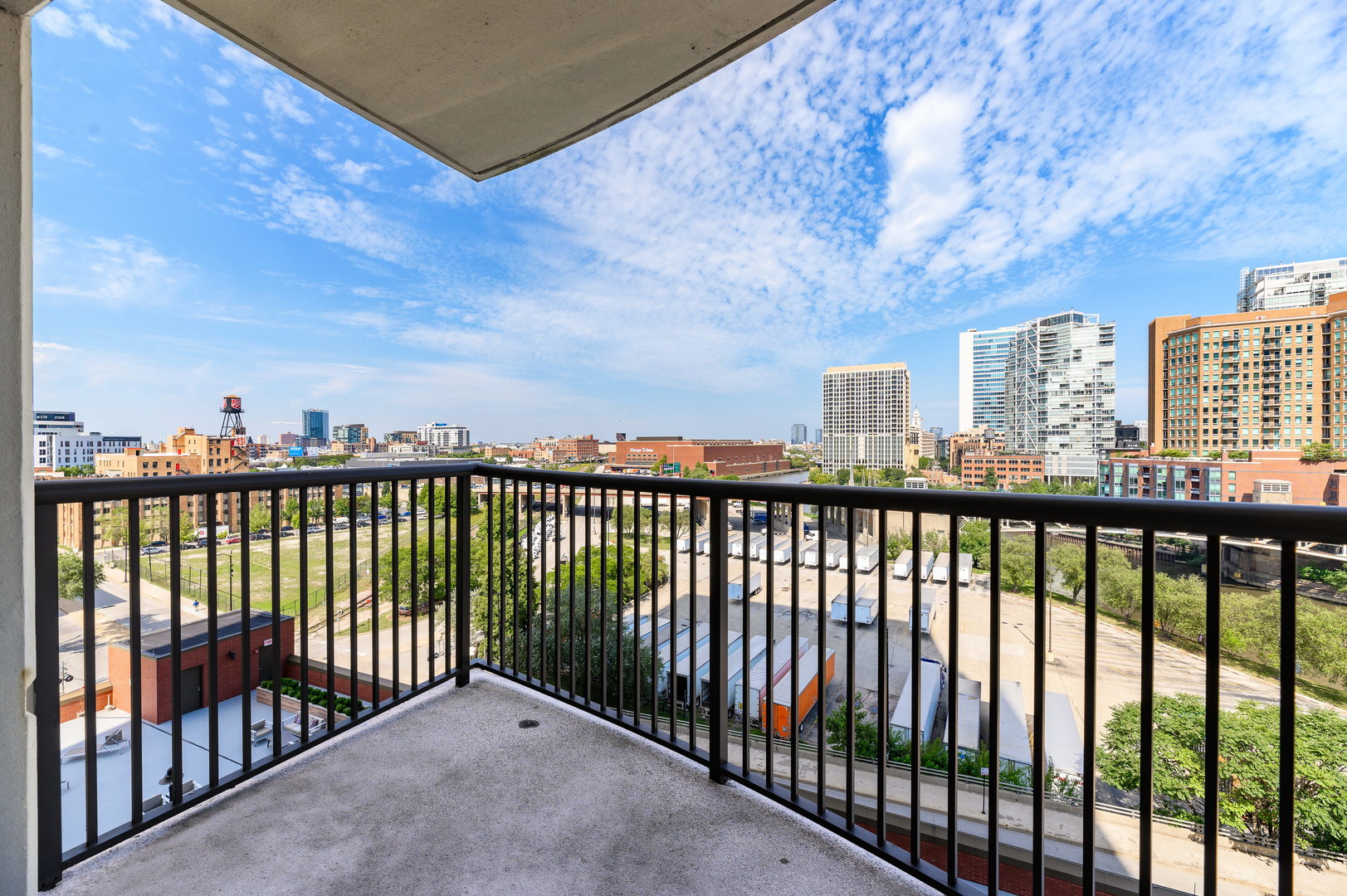 501 North Clinton Street, Unit 901 Chicago, IL 60654 - Photo 14 of 32