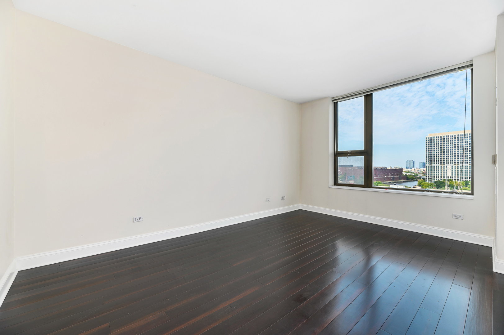 501 North Clinton Street, Unit 901 Chicago, IL 60654 - Photo 5 of 32