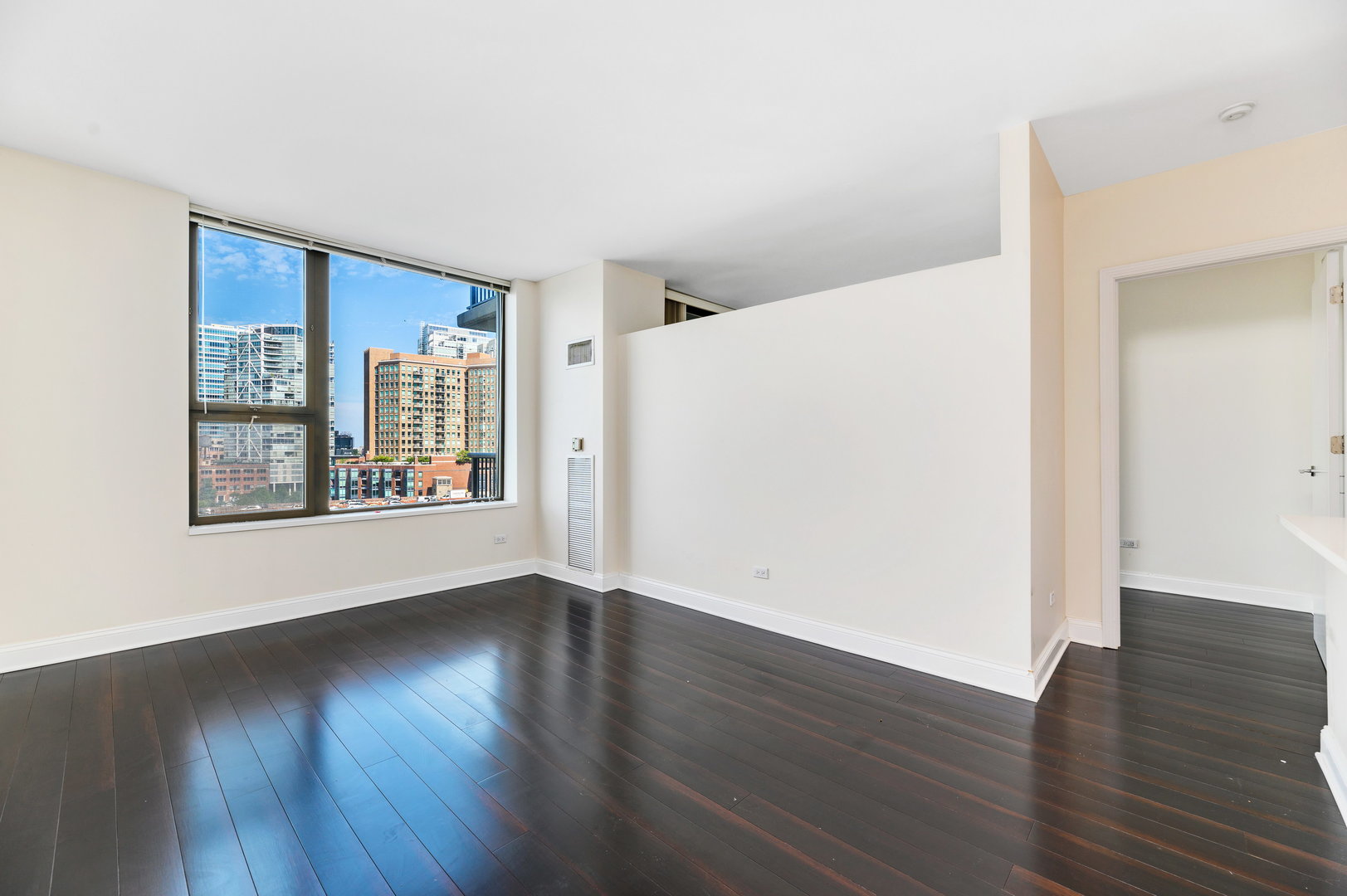 501 North Clinton Street, Unit 901 Chicago, IL 60654 - Photo 7 of 32