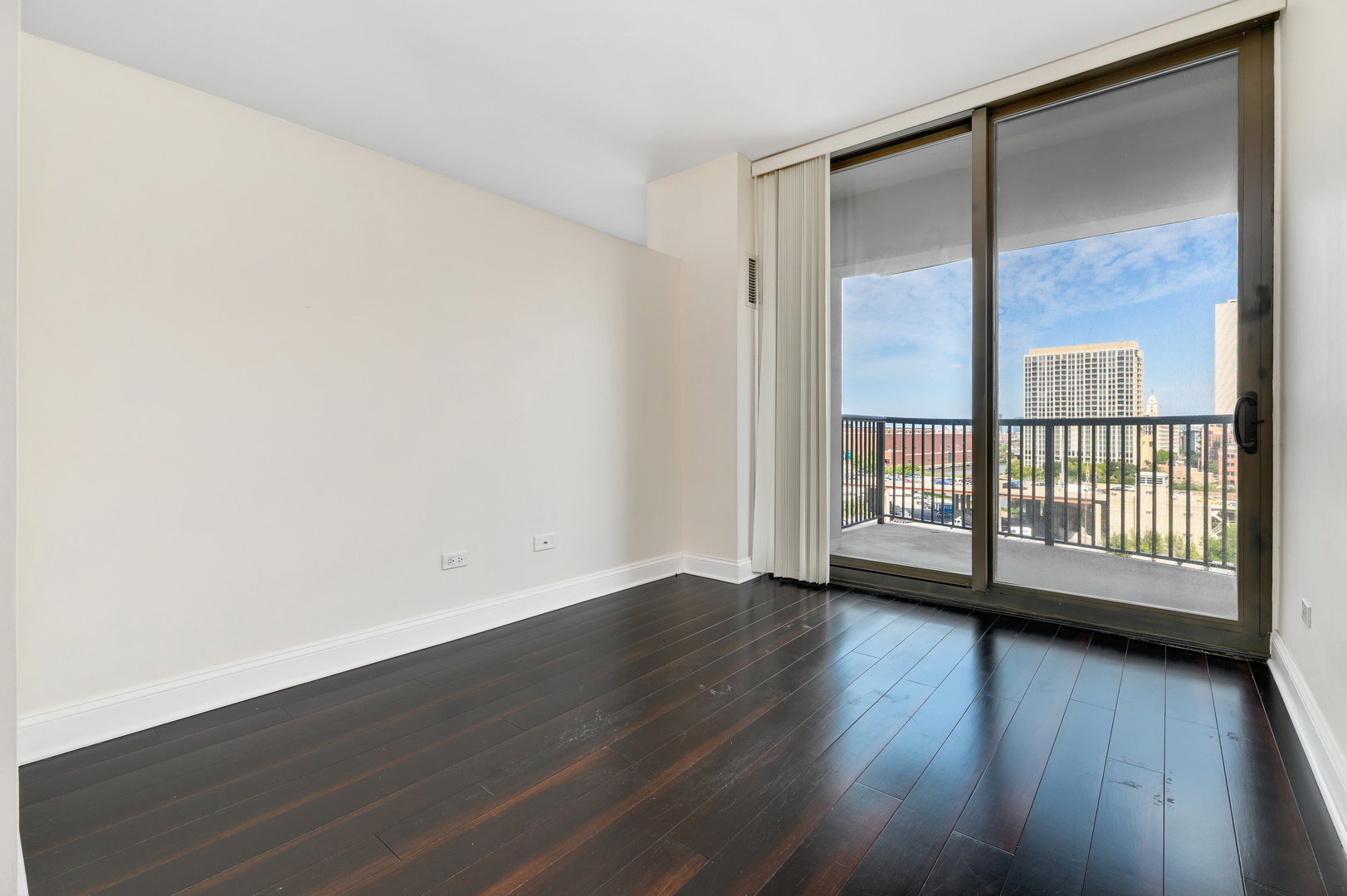 501 North Clinton Street, Unit 901 Chicago, IL 60654 - Photo 8 of 32