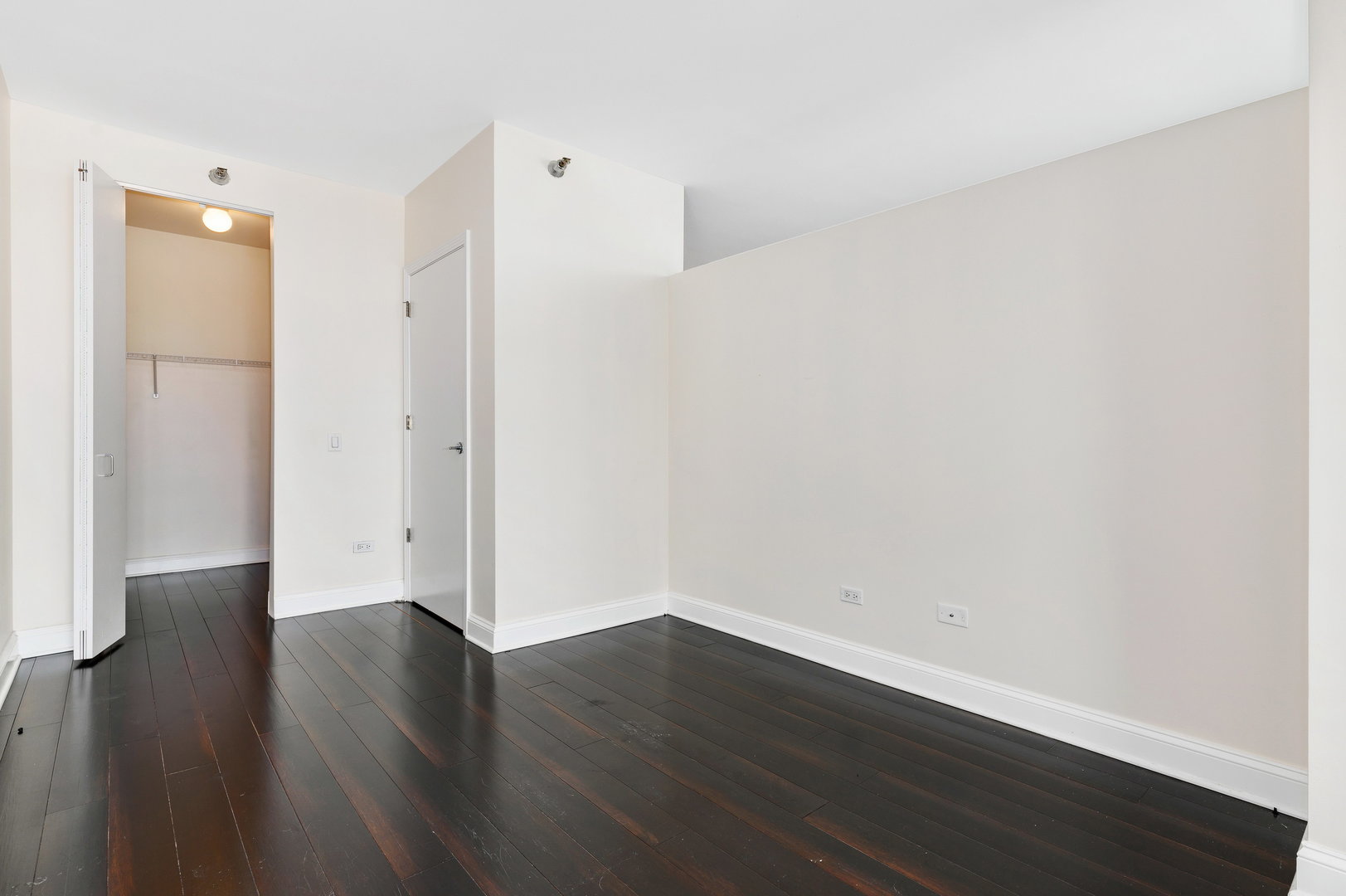 501 North Clinton Street, Unit 901 Chicago, IL 60654 - Photo 9 of 32