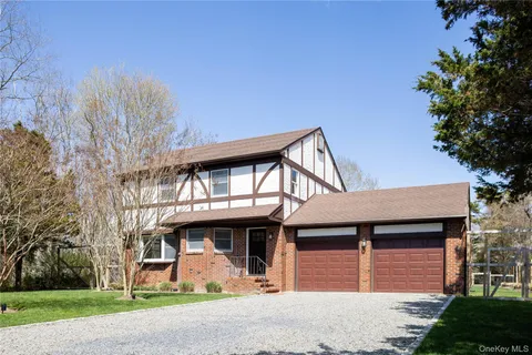 $1,295,000 | 3190 The Long Way Lane, East Marion, NY 11939