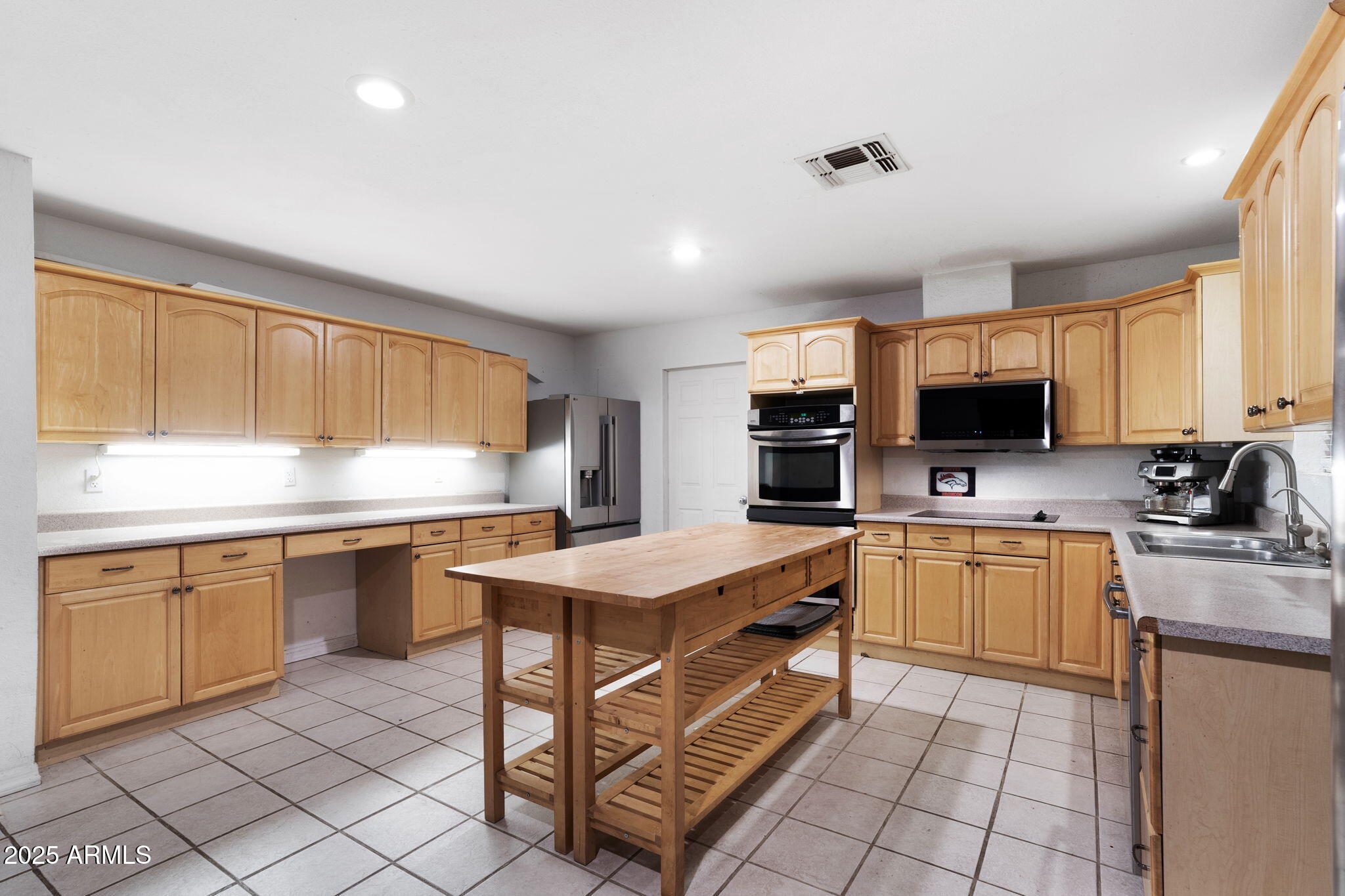 117 North Arroya Road Apache Junction, AZ 85119 - Photo 7 of 27 a kitchen with appliances a sink a counter top space cabinets and a window