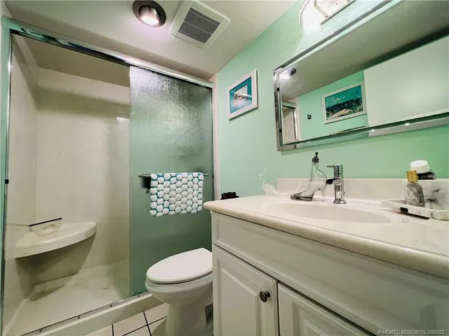 a view of a backyard with pathway