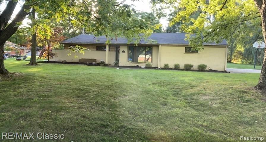 28257 Bayberry Road Farmington Hills, MI 48331 - Photo 2 of 23