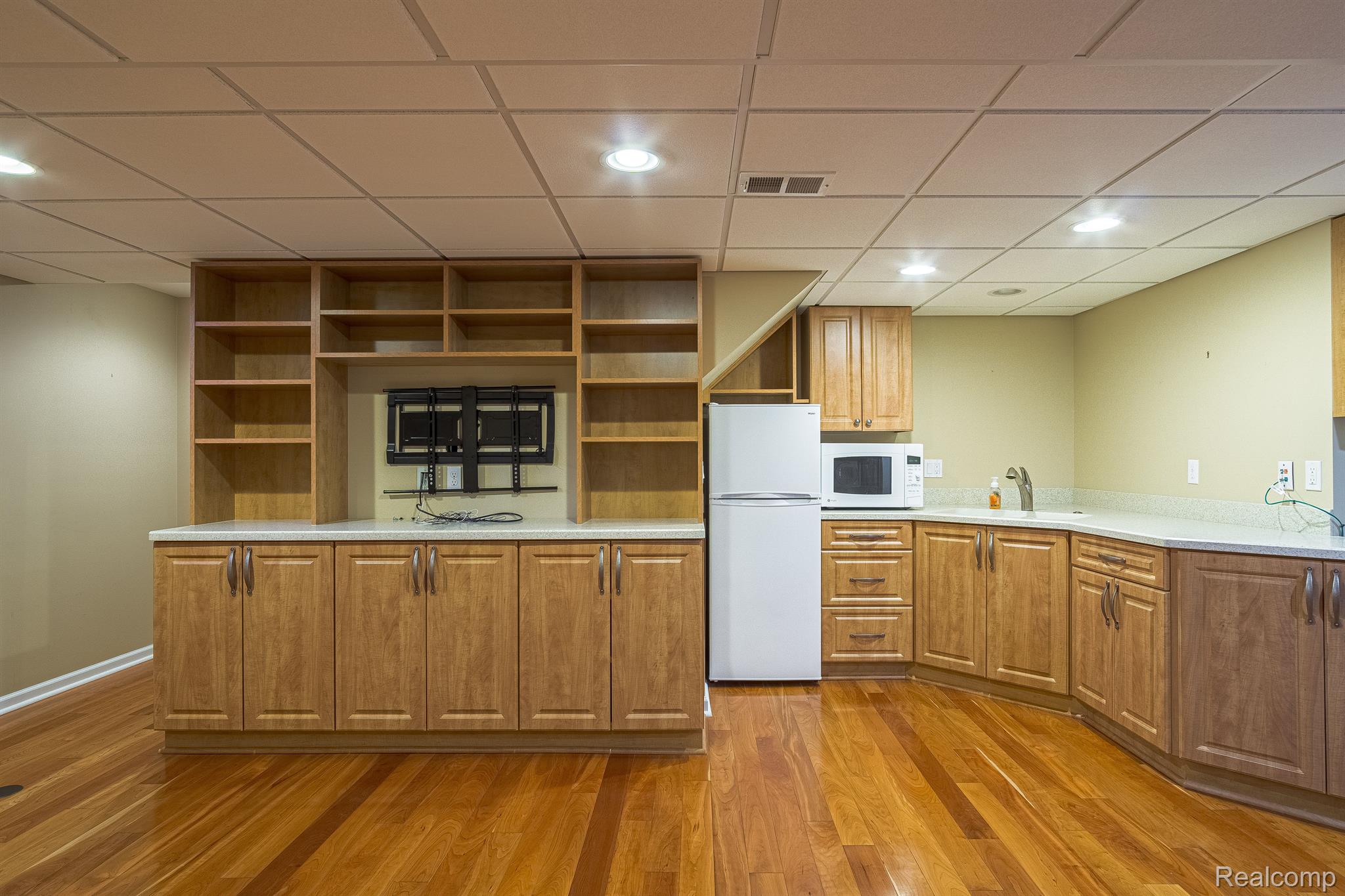2125 Lagoon Drive Rochester, MI 48309 - Photo 46 of 59 Gallery Image 46