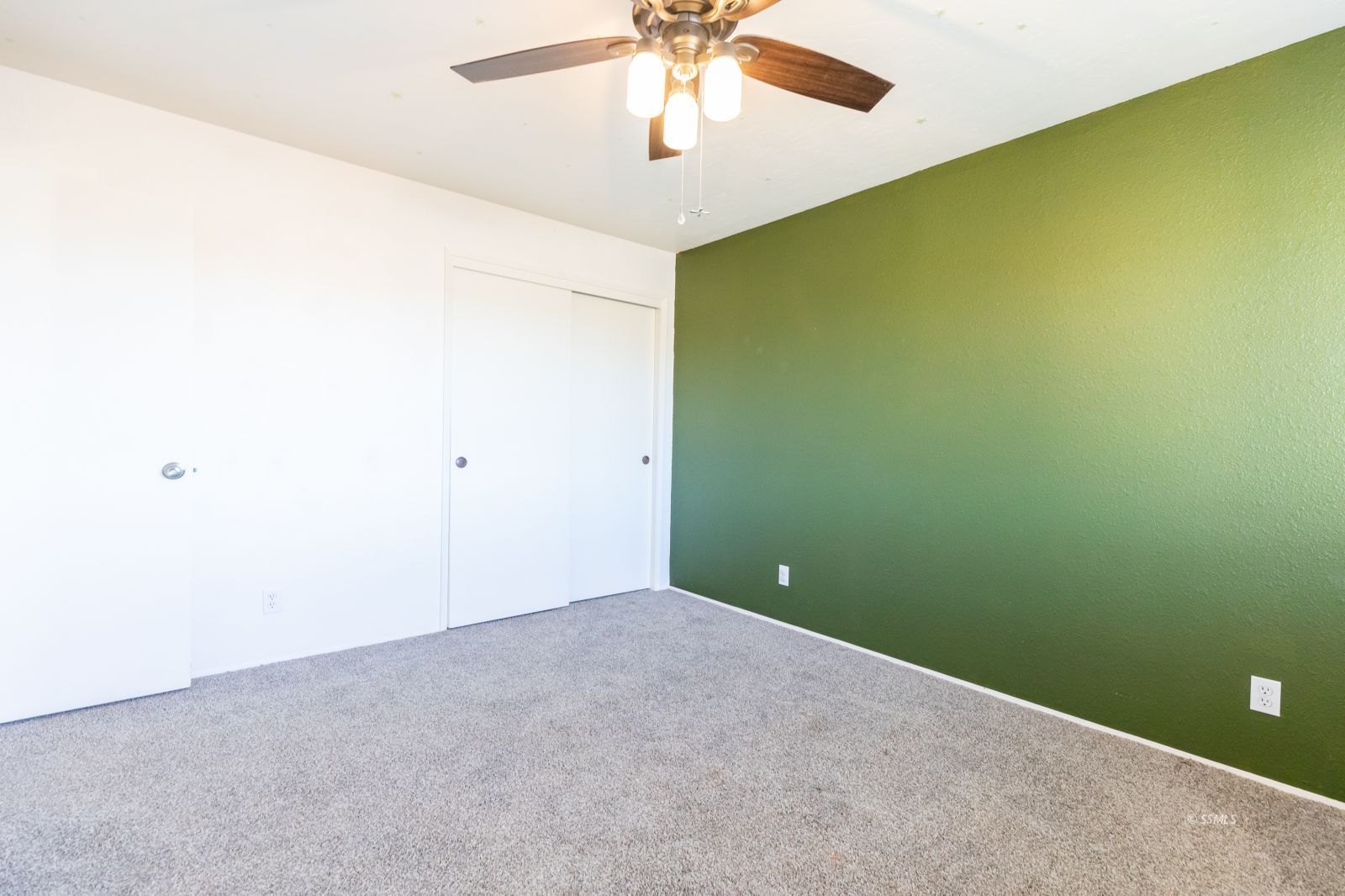 1960 Autumn Avenue Ridgecrest, CA 93555 - Photo 27 of 37 a view of a big room with windows