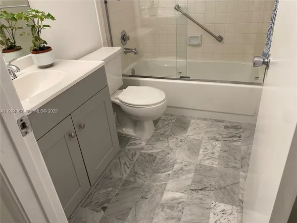 $1,950 | 400 Southwest 134th Way, Unit 102F, Pembroke Pines, FL 33027