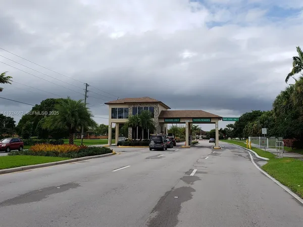 $1,950 | 400 Southwest 134th Way, Unit 102F, Pembroke Pines, FL 33027