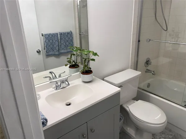$1,950 | 400 Southwest 134th Way, Unit 102F, Pembroke Pines, FL 33027
