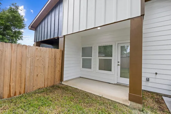 $2,100 | 8109 Hamlet Street, Unit A, Houston, TX 77078