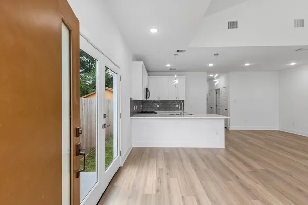 $2,100 | 8109 Hamlet Street, Unit A, Houston, TX 77078
