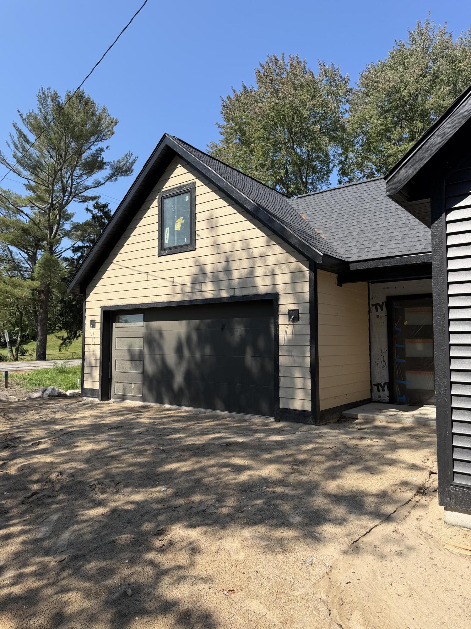 770 West Pontaluna Road Muskegon, MI 49441 - Photo 3 of 17 House Garage