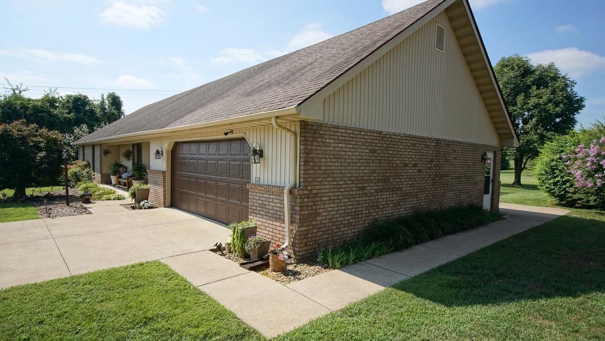 121 Ridgeview Drive Somerset, KY 42503 - Photo 5 of 42 7531D81B-293C-47CE-8AF1-4522EF09488B<|><