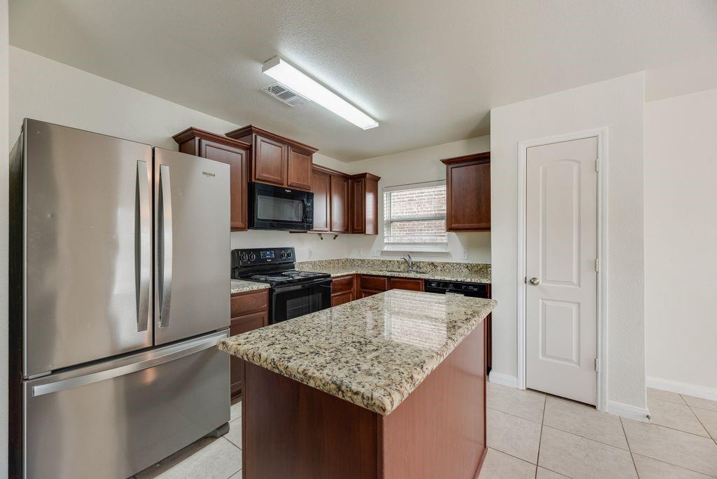 1911 Pilot Point Way Princeton, TX 75407 - Photo 9 of 23