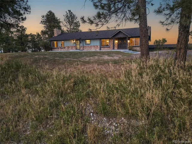 a view of livingroom with an empty space