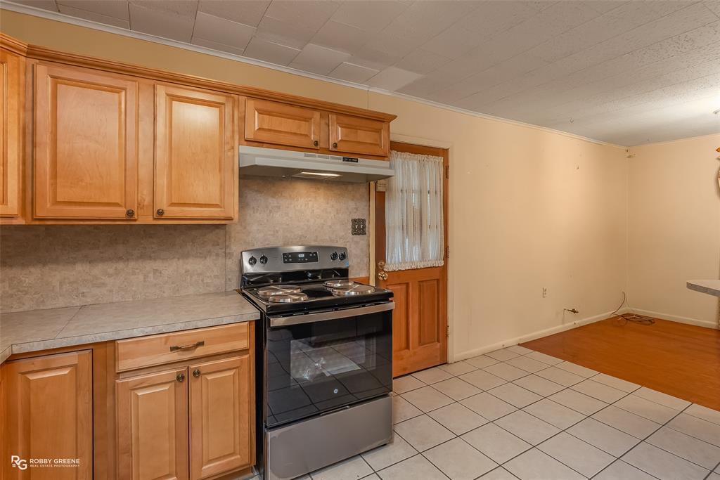 407 Fincher Road Minden, LA 71055 - Photo 15 of 28 a kitchen with stainless steel appliances granite countertop a stove a sink and a refrigerator