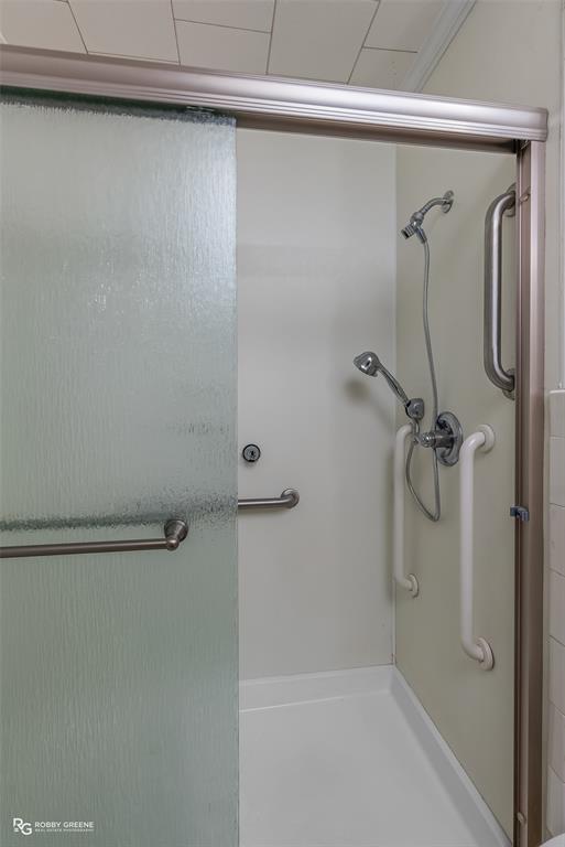 407 Fincher Road Minden, LA 71055 - Photo 20 of 28 a bathroom with a shower