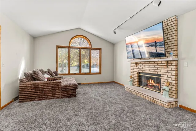 $374,500 | 1024 Cypress Drive, Aurora, IL 60506