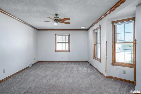 $269,000 | 3812 North Thornwood Avenue, Davenport, IA 52806