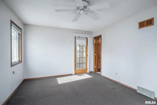 $269,000 | 3812 North Thornwood Avenue, Davenport, IA 52806