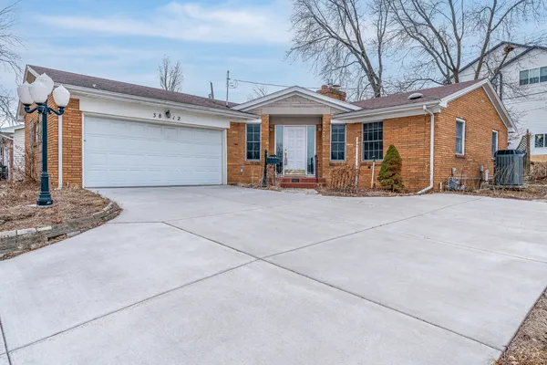 $269,000 | 3812 North Thornwood Avenue, Davenport, IA 52806