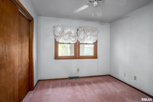 $269,000 | 3812 North Thornwood Avenue, Davenport, IA 52806