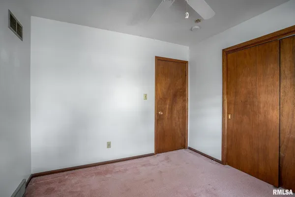 $269,000 | 3812 North Thornwood Avenue, Davenport, IA 52806