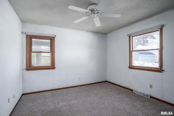 $269,000 | 3812 North Thornwood Avenue, Davenport, IA 52806