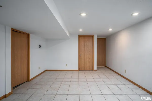 $269,000 | 3812 North Thornwood Avenue, Davenport, IA 52806