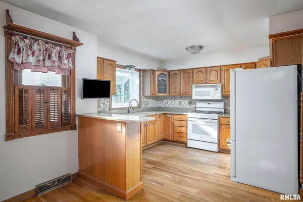 $269,000 | 3812 North Thornwood Avenue, Davenport, IA 52806