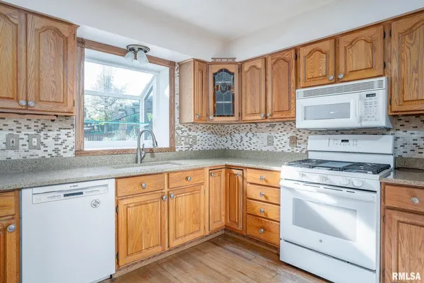 $269,000 | 3812 North Thornwood Avenue, Davenport, IA 52806