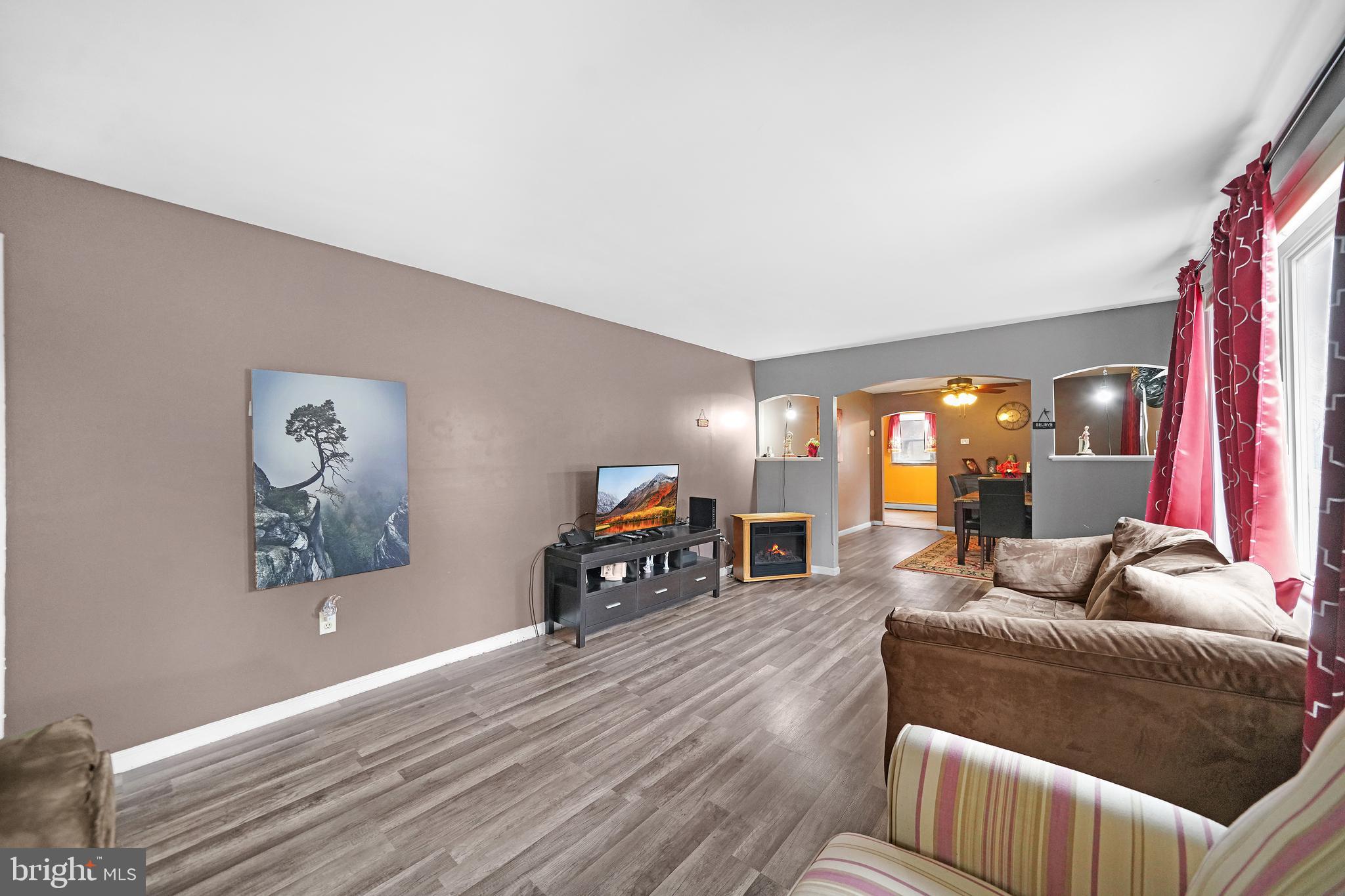 1007 Main Street Brookhaven, PA 19015 - Photo 16 of 21 Living Room