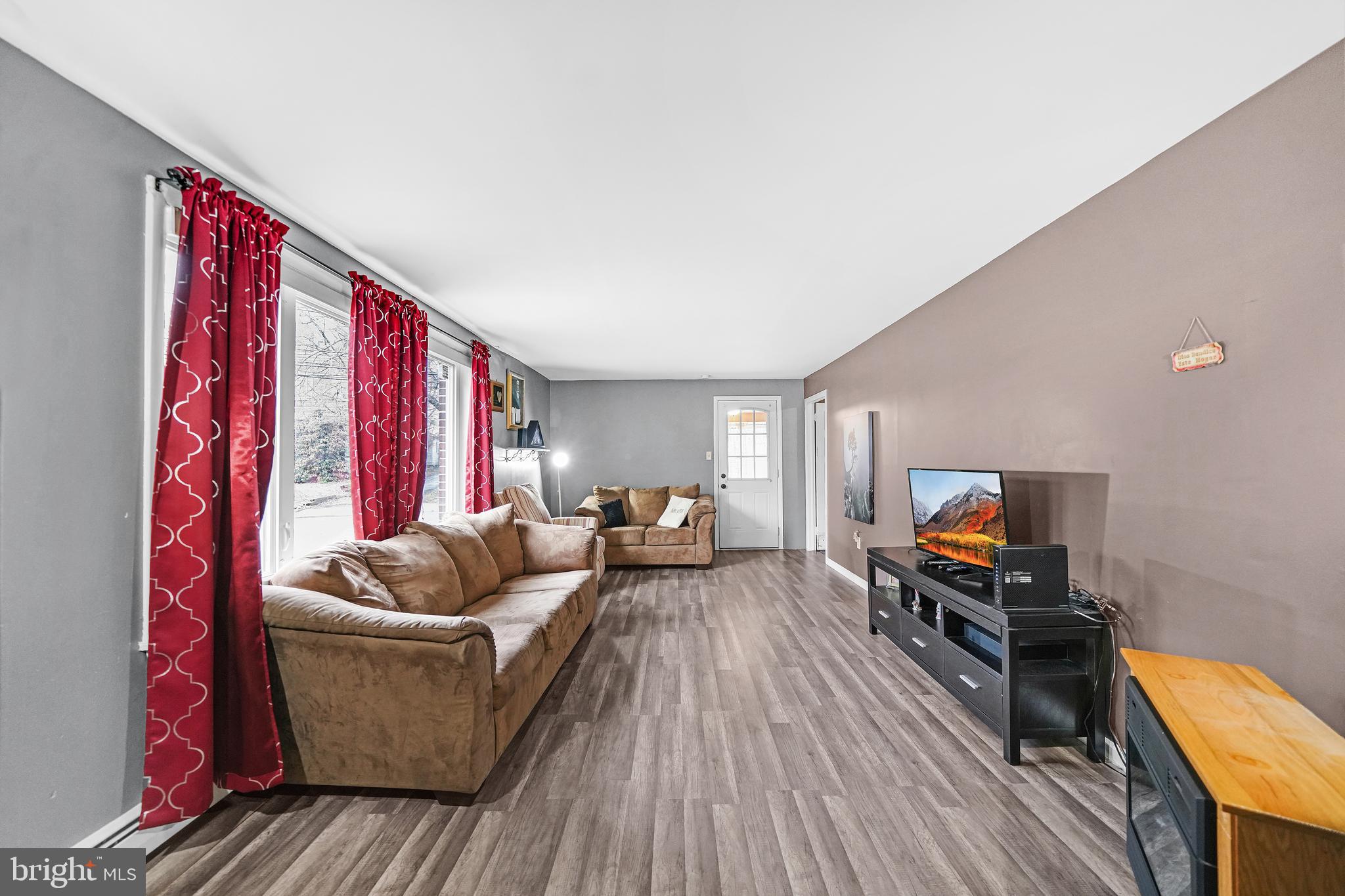 1007 Main Street Brookhaven, PA 19015 - Photo 17 of 21 Living Room