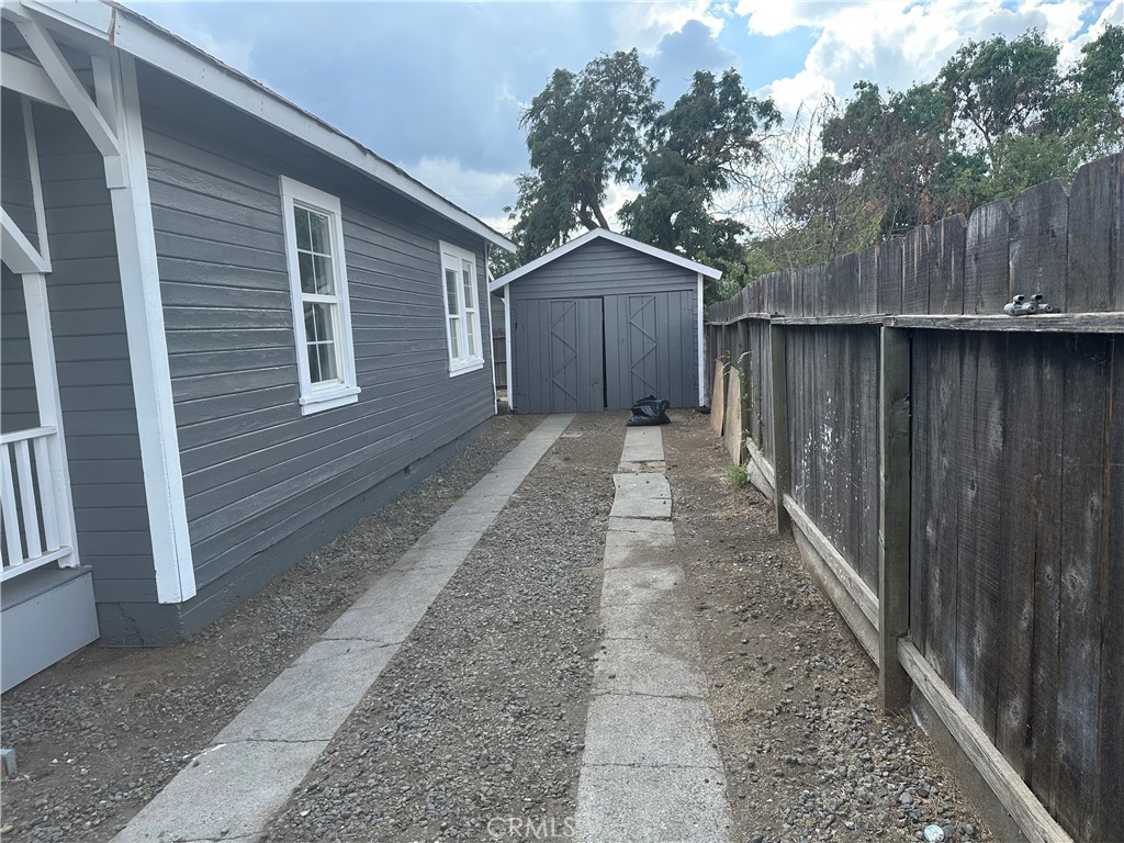 4 West 13th Street Merced, CA 95341 - Photo 20 of 23 a backyard of a house