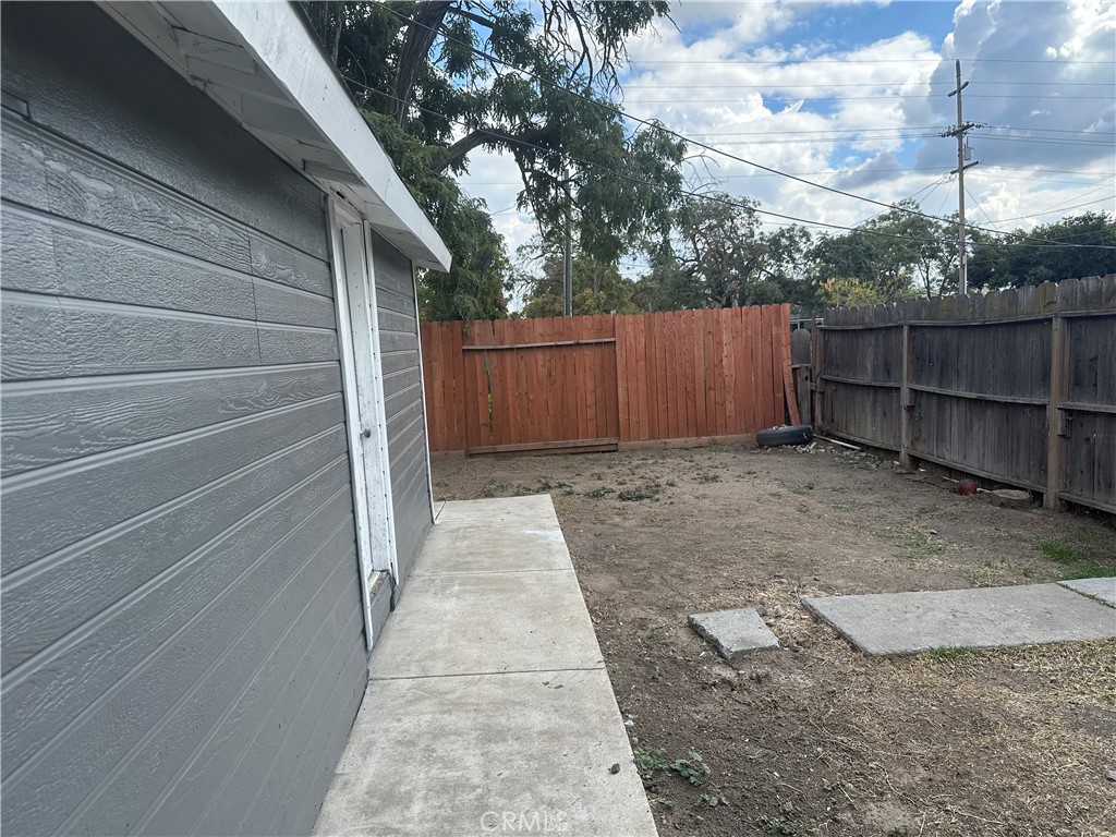 4 West 13th Street Merced, CA 95341 - Photo 23 of 23 a view of backyard with small space