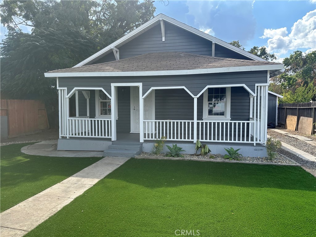 4 West 13th Street Merced, CA 95341 - Photo 3 of 23 a front view of a house with garden