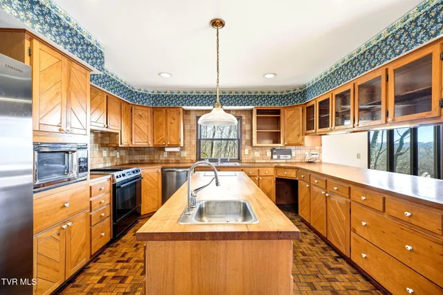 $599,000 | 3524 Celtic Court, Kingsport, TN 37660