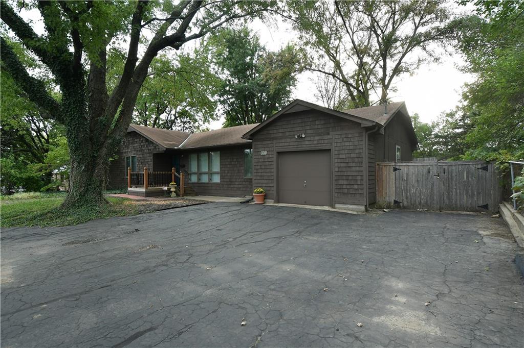 10200 Pflumm Road Lenexa, KS 66215 - Photo 2 of 35