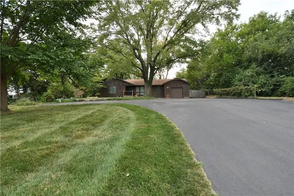 $415,000 | 10200 Pflumm Road, Lenexa, KS 66215