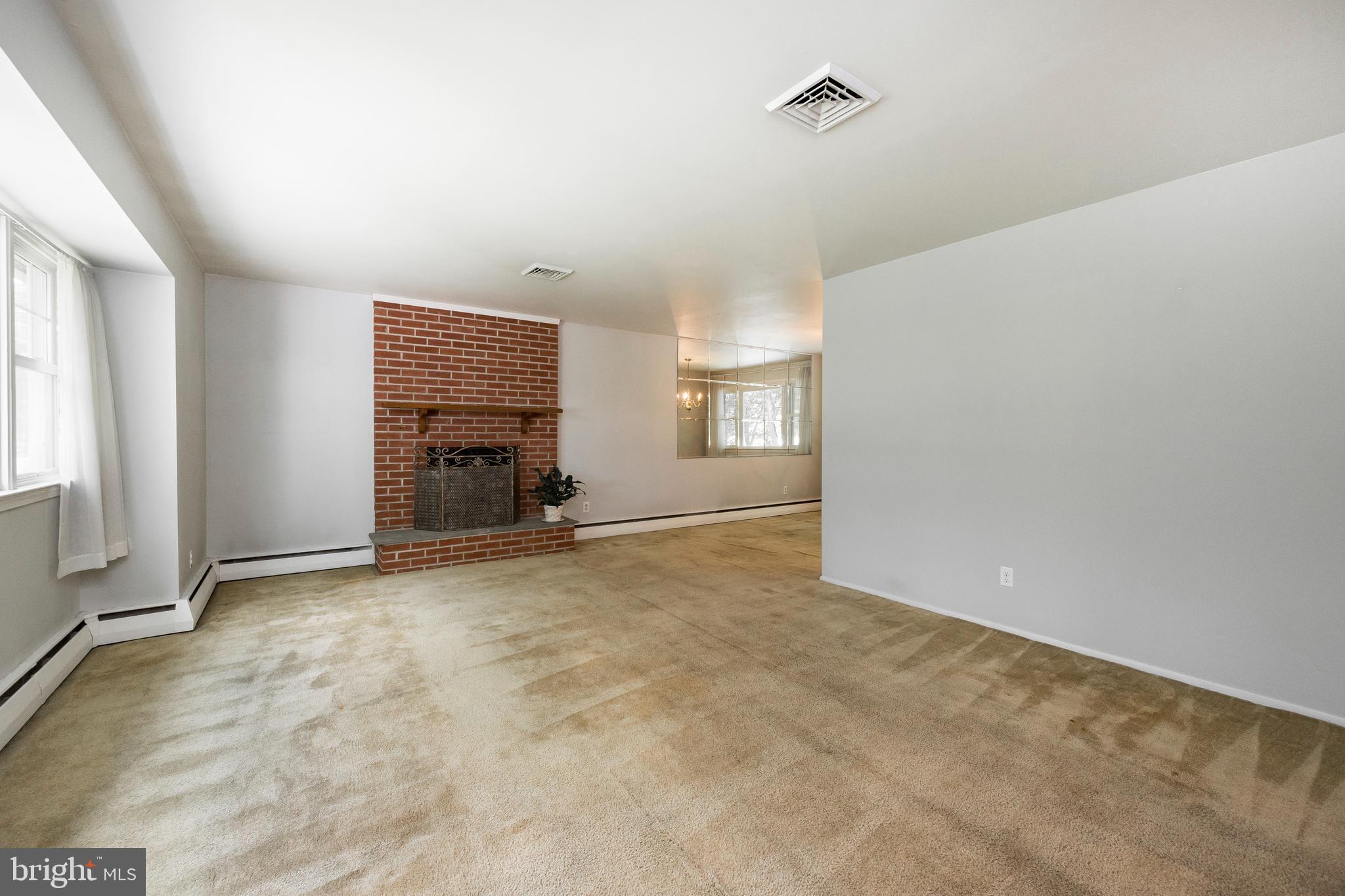 310 Llewellyn Road Ambler, PA 19002 - Photo 9 of 47 Living Room