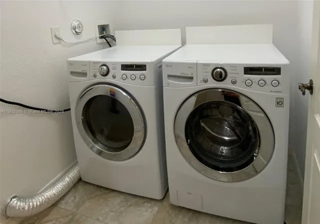 a view of backyard with tree