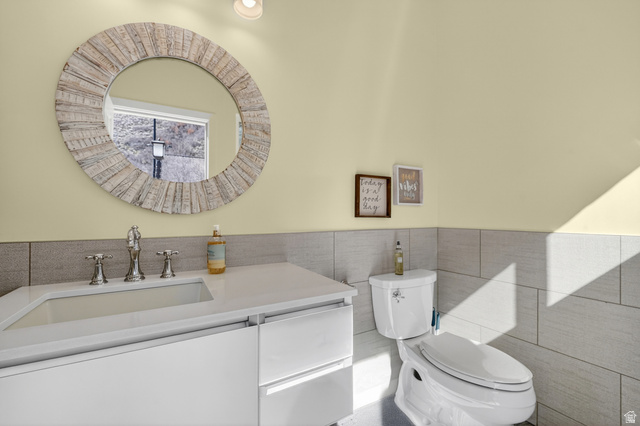 714 Draper Heights Way Draper, UT 84020 - Photo 75 of 88 Pool bathroom